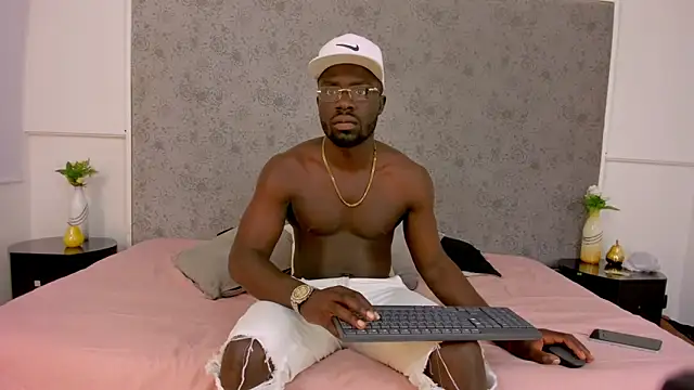 Latrellx7 online show from March 3, 11:38 am