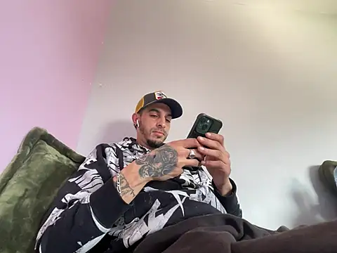 Rebeu313 online show from February 20, 1:13 pm