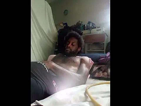 DevinToore online show from April 1, 7:33 pm