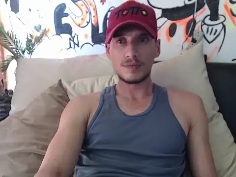 Snapshot of roystonee01 chatting on September 25, 6:07 pm roystonee01 online show from September 25, 6:07 pm