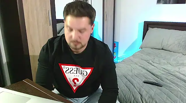 crossnick26 online show from December 13, 6:59 pm