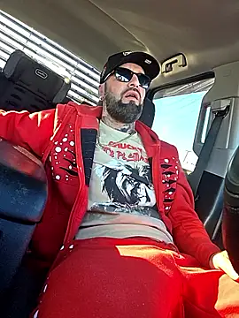 Snapshot of Beardedtattood chatting on October 9, 1:16 pm Beardedtattood online show from October 9, 1:16 pm