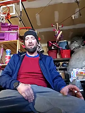 Snapshot of Beardedtattood chatting on December 12, 3:48 pm Beardedtattood online show from December 12, 3:48 pm
