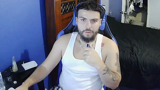 Snapshot of MasterKvn chatting on March 18, 5:35 am MasterKvn online show from March 18, 5:35 am