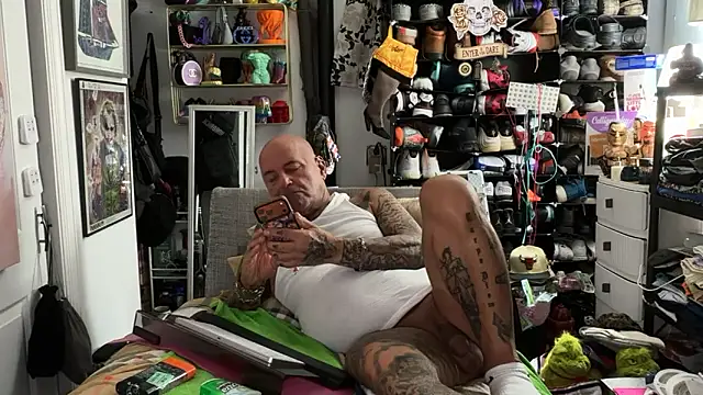 joeytatts66 online show from May 22, 3:33 am