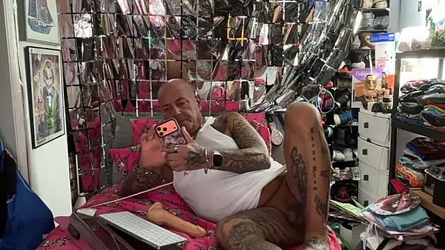 joeytatts66 online show from April 21, 2:51 am