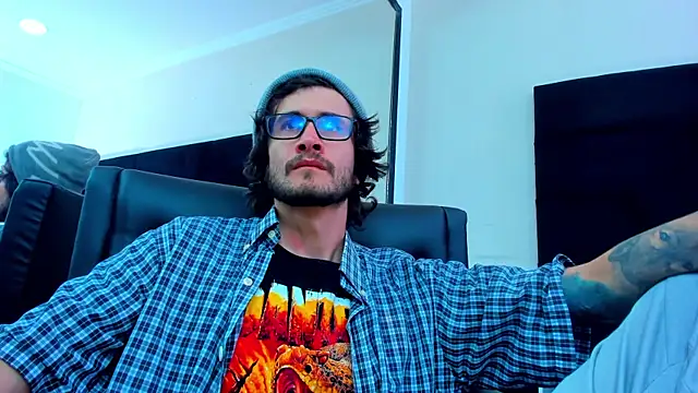 Snapshot of Loggan_donnelly chatting on February 22, 9:10 pm Loggan donnelly online show from February 22, 9:10 pm