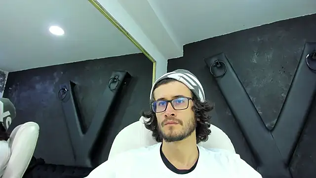 Snapshot of Loggan_donnelly chatting on March 16, 7:49 pm Loggan donnelly online show from March 16, 7:49 pm