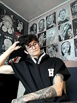 Loggan donnelly online show from February 5, 7:32 pm