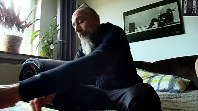 Kingsscepter online show from March 12, 11:20 am