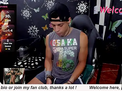 Snapshot of MikeRose94 chatting on October 7, 7:07 pm MikeRose94 online show from October 7, 7:07 pm