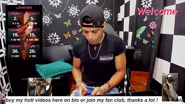 Snapshot of MikeRose94 chatting on September 27, 3:54 pm MikeRose94 online show from September 27, 3:54 pm