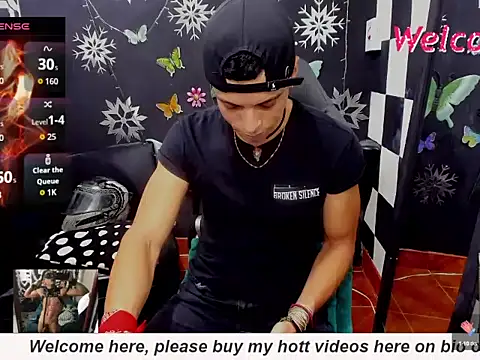 Snapshot of MikeRose94 chatting on October 10, 7:40 pm MikeRose94 online show from October 10, 7:40 pm