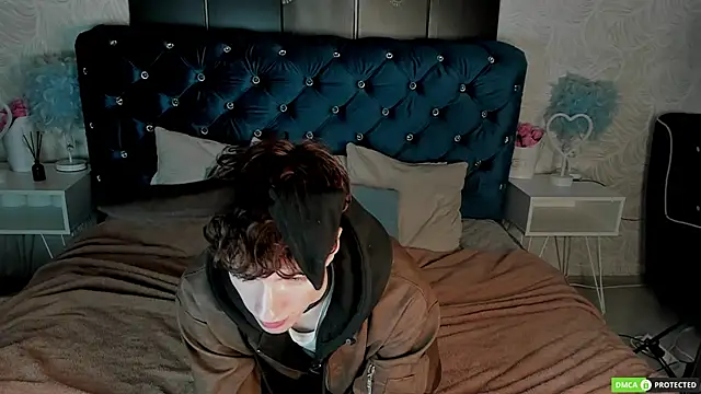 TrevorBenson online show from September 12, 6:08 pm