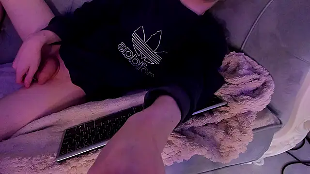 TrevorBenson online show from December 12, 12:05 am