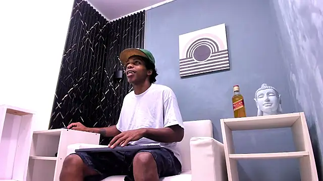 Snapshot of LarryCollin chatting on December 19, 2:56 am LarryCollin online show from December 19, 2:56 am
