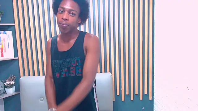 Snapshot of LarryCollin chatting on December 6, 9:54 am LarryCollin online show from December 6, 9:54 am