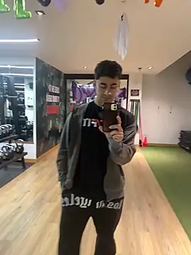 Snapshot of Danifornari chatting on October 31, 2:46 am Danifornari online show from October 31, 2:46 am