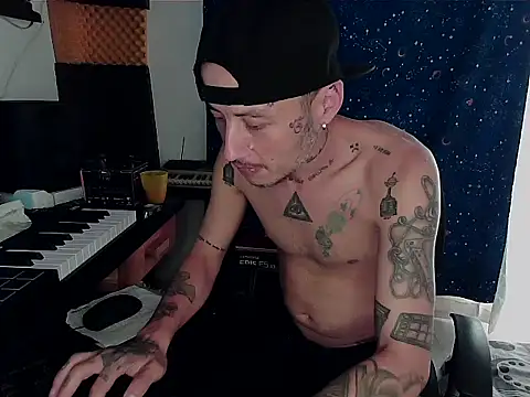 Snapshot of patrik_tattoo_ chatting on January 7, 2:38 pm patrik tattoo online show from January 7, 2:38 pm