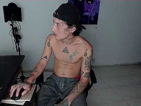 Snapshot of patrik_tattoo_ chatting on October 18, 3:11 am patrik tattoo online show from October 18, 3:11 am