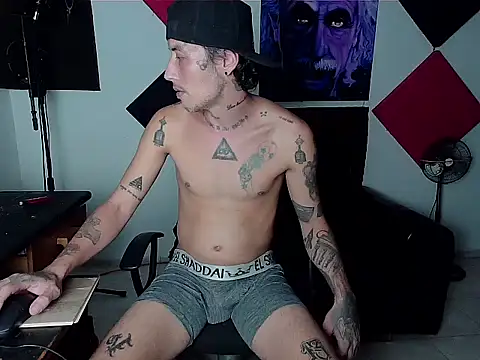 Snapshot of patrik_tattoo_ chatting on October 1, 5:22 am patrik tattoo online show from October 1, 5:22 am