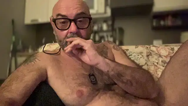MM7026 online show from May 11, 9:34 pm