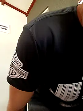 P4uzud4O online show from March 21, 1:37 pm