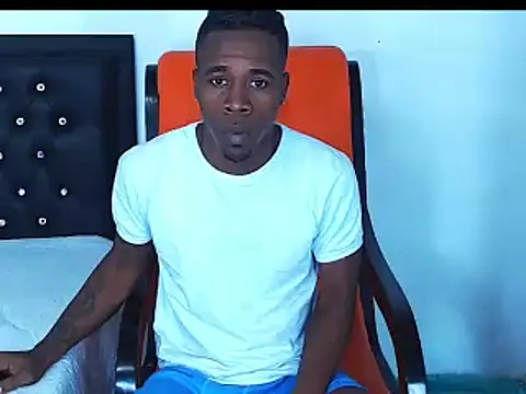 Snapshot of Damian_hart_24CM chatting on December 14, 10:45 am Damian hart 24CM online show from December 14, 10:45 am