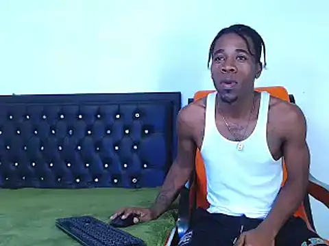 Snapshot of Damian_hart_24CM chatting on January 19, 12:28 pm Damian hart 24CM online show from January 19, 12:28 pm