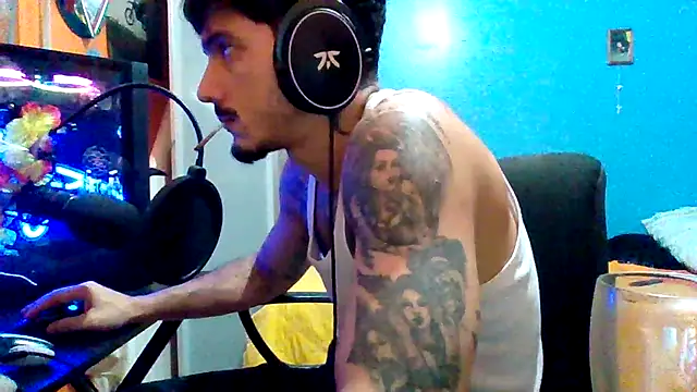 Badboyi1997 online show from October 31, 1:18 am