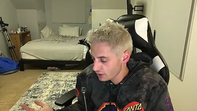 Snapshot of Dylansd chatting on December 29, 6:56 am Dylansd online show from December 29, 6:56 am