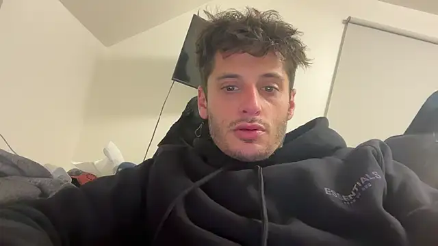 Snapshot of Dylansd chatting on October 31, 2:35 am Dylansd online show from October 31, 2:35 am