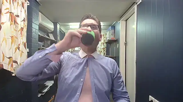 tilobinder online show from October 31, 1:47 pm