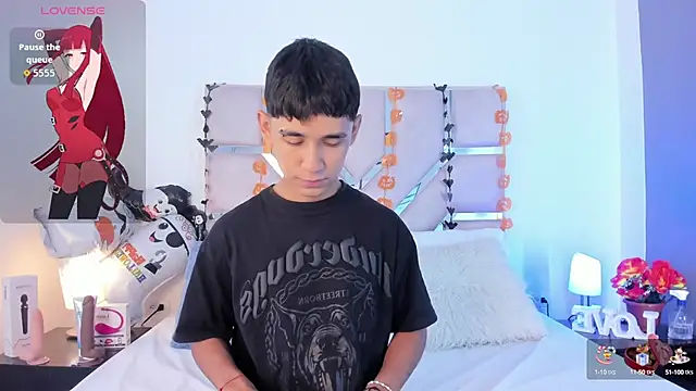 Thayler jones online show from October 14, 11:17 am