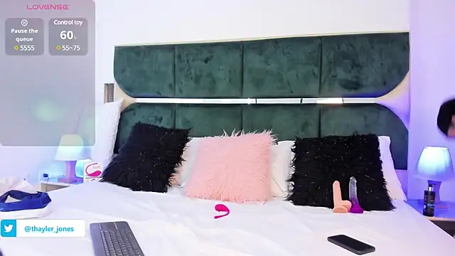 Thayler jones online show from January 17, 11:27 am