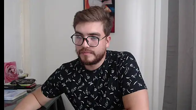 Snapshot of Dylanwish chatting on December 19, 8:23 pm Dylanwish online show from December 19, 8:23 pm