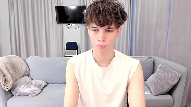 Snapshot of Im_Shine_Guy chatting on December 23, 10:21 am Im Shine Guy online show from December 23, 10:21 am