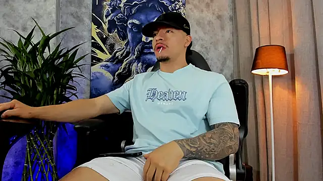 boyc022  online show from October 15, 11:23 pm