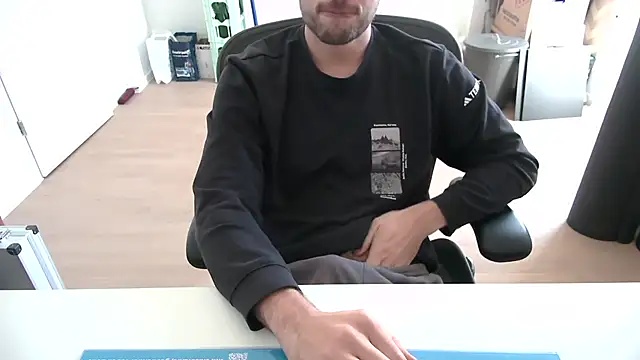 taallguyy 196 online show from November 13, 11:15 am