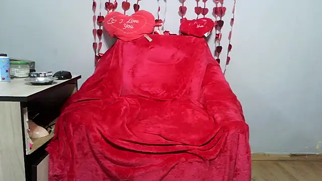 kisandgioni online show from February 18, 5:44 pm