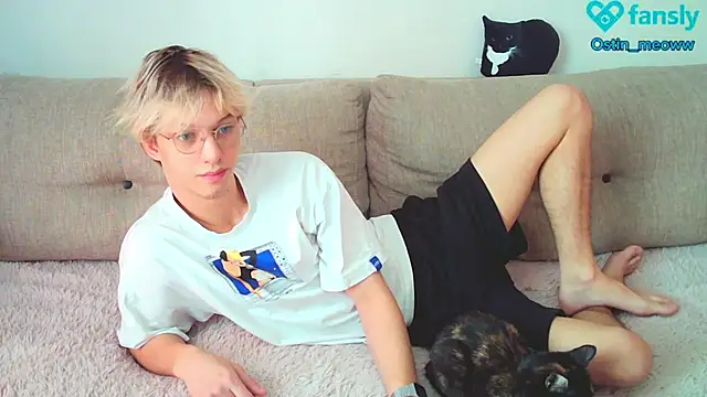 Snapshot of Ostin_meow chatting on February 21, 6:29 am Ostin meow online show from February 21, 6:29 am