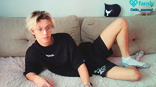 Snapshot of Ostin_meow chatting on February 22, 7:45 am Ostin meow online show from February 22, 7:45 am