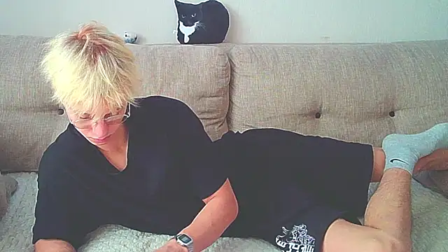 Snapshot of Ostin_meow chatting on December 15, 8:19 am Ostin meow online show from December 15, 8:19 am