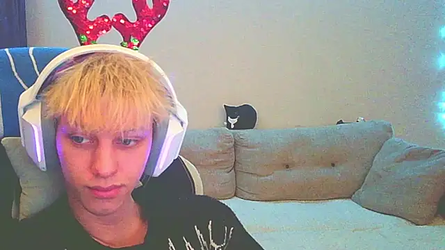 Snapshot of Ostin_meow chatting on December 13, 1:12 pm Ostin meow online show from December 13, 1:12 pm