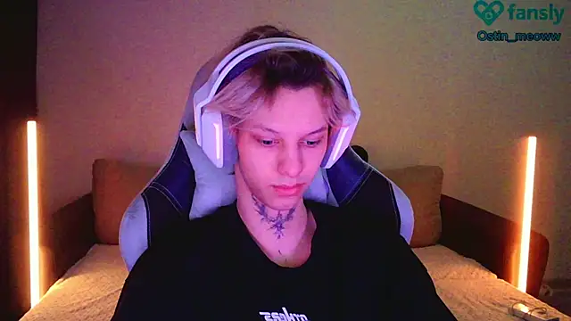 Snapshot of Ostin_meow chatting on February 28, 1:25 pm Ostin meow online show from February 28, 1:25 pm