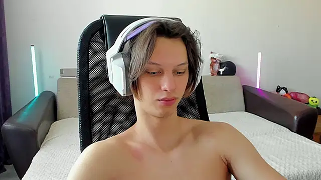 Ostin meow online show from February 20, 6:19 am