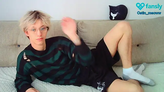Snapshot of Ostin_meow chatting on March 13, 6:26 am Ostin meow online show from March 13, 6:26 am