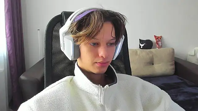 Snapshot of Ostin_meow chatting on October 6, 3:22 am Ostin meow online show from October 6, 3:22 am