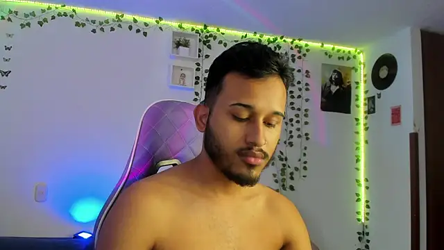 Raf brunette online show from December 28, 2:22 pm