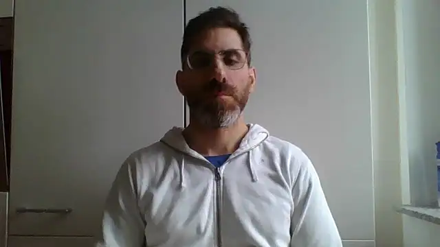 Snapshot of alcatraz009 chatting on January 27, 8:18 am alcatraz009 online show from January 27, 8:18 am